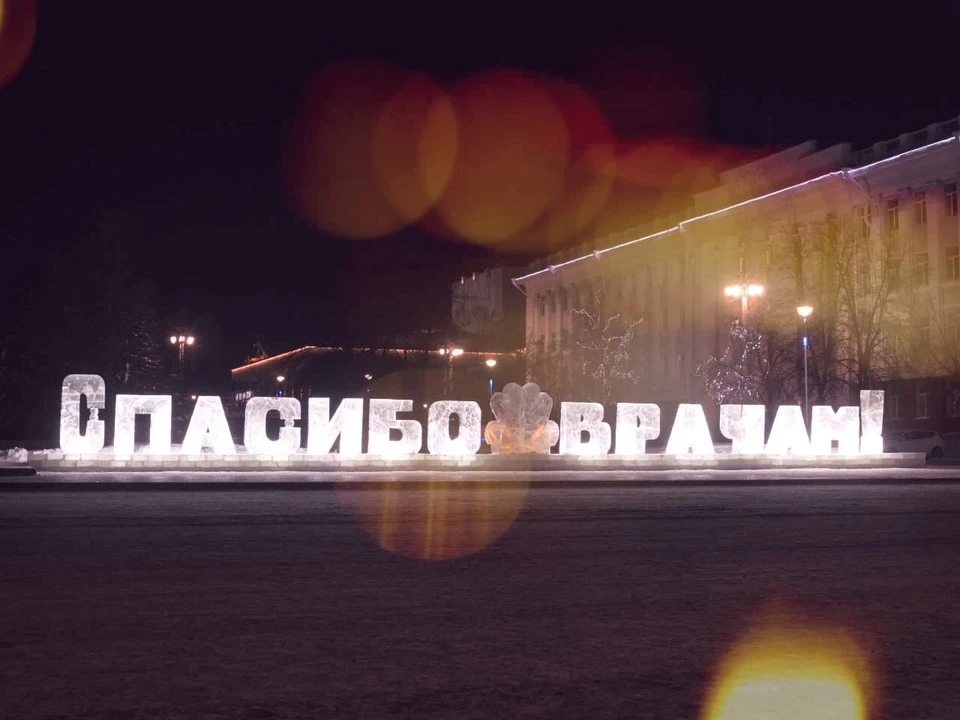 Бригада из пяти мастеров не прекращала работу даже в экстремально морозные дни.