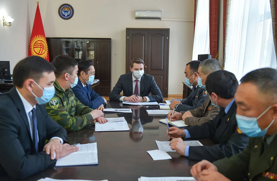 Артем Новиков провел совещание в канун Нового года.