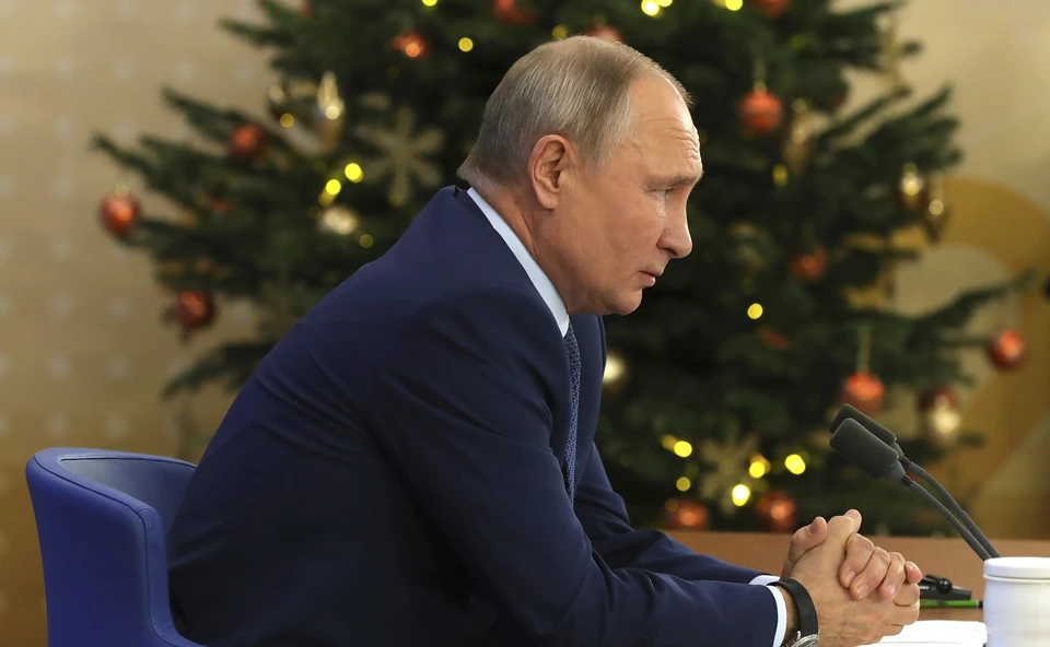 Владимир Путин в новогоднем обращении отметил, что Россия с достоинством прошла тяжелый уходящий год, и поблагодарил россиян за сполченность