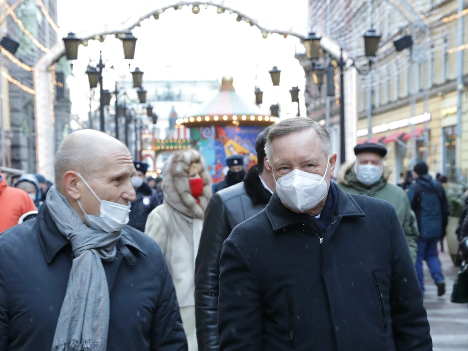 Евгений Елин и Александр Беглов посетили Рождественскую ярмарку на Манежной площади. Фото: gov.spb.ru