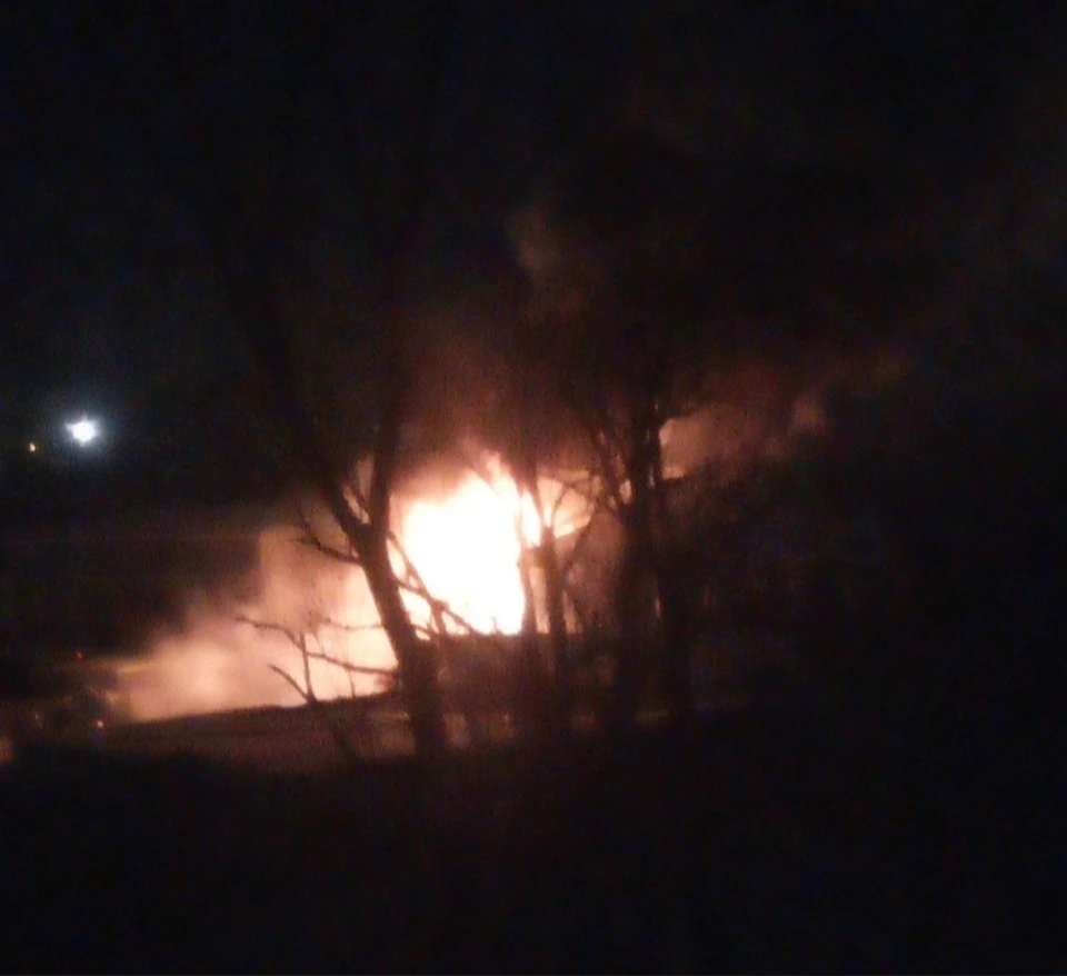 На тушение пожара понадобилось более 3 часов.
