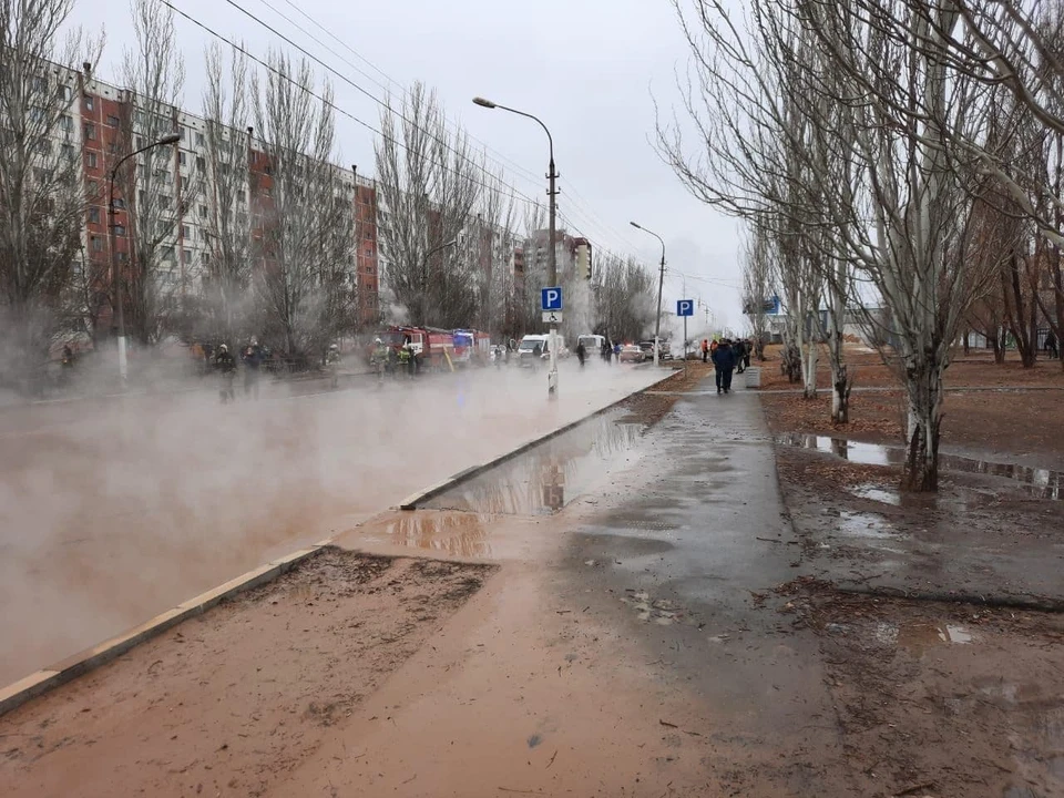 Улицу залило кипятком и горячим паром.
