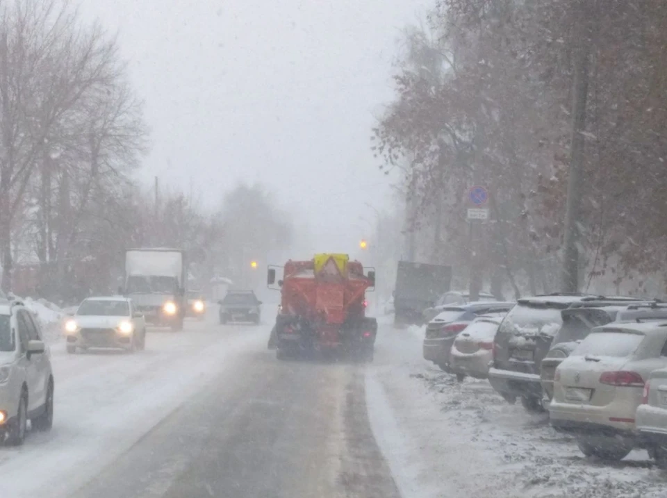 В Самаре убирают снег