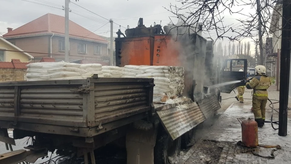 Сообщение о возгорание поступило около 4 вечера. Фото: ГУ МЧС РК