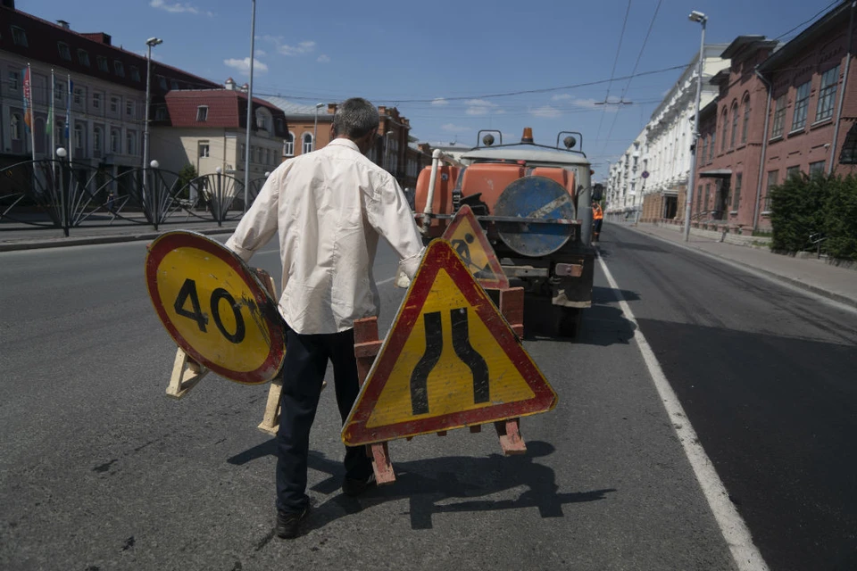 За два года реализации программы, с 2019-2020 годы, удалось отремонтировать порядка 83 км улично-дорожной сети в 40 городских поселениях Кировской области.