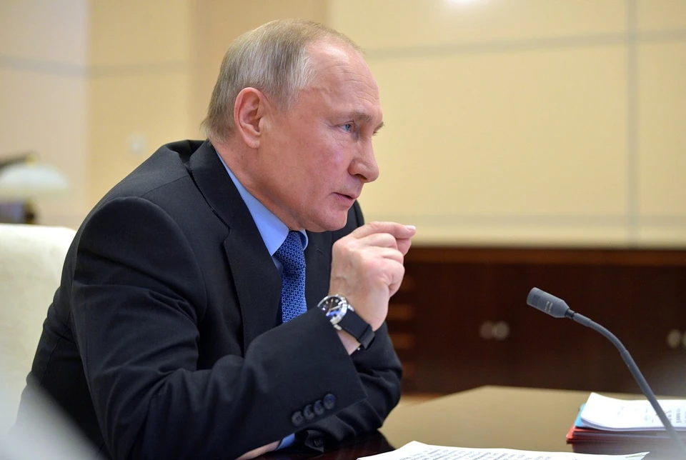 Песков прокомментировал слухи о вакцинации Путина от коронавируса