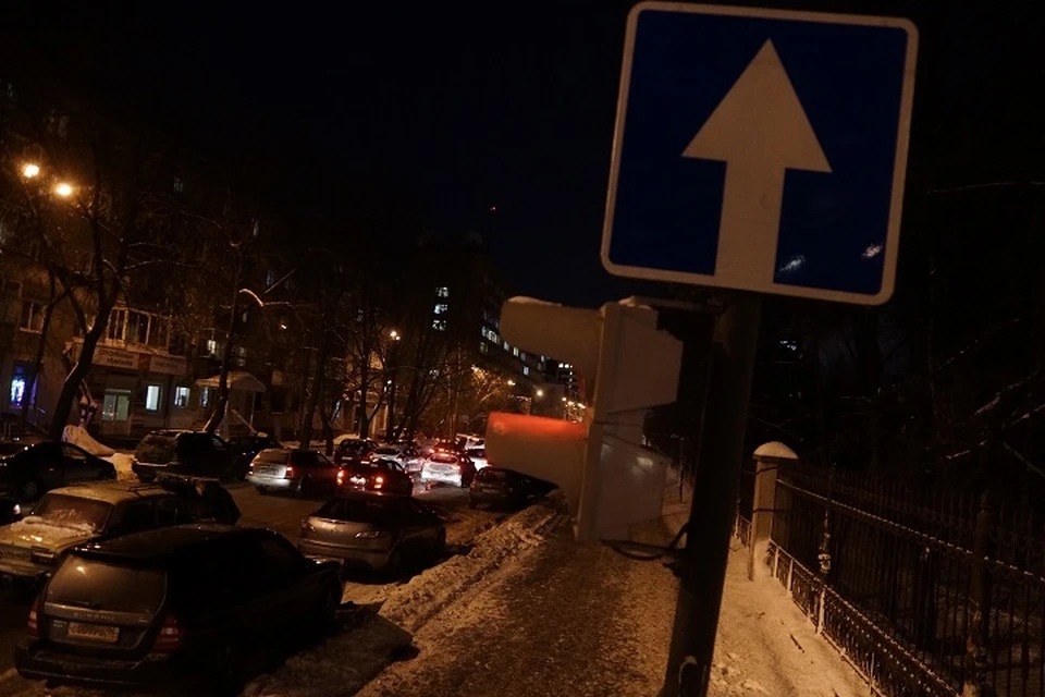 Утром Екатеринбург застыл в 8-бальных пробках