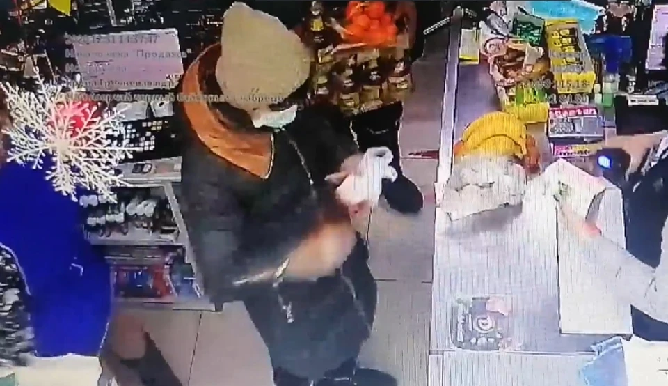 Полицейские Иркутской области просят помочь установить личность подозреваемой в краже