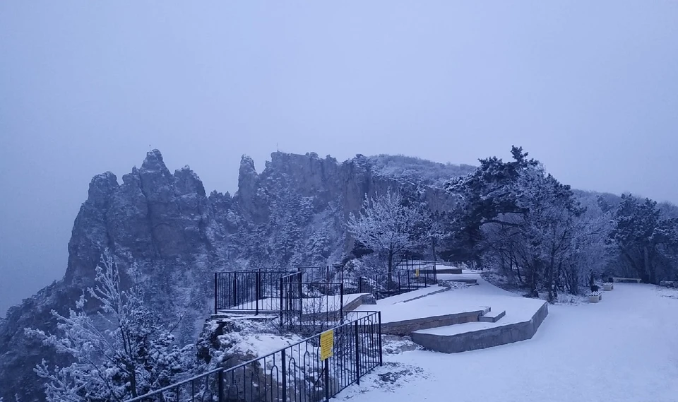 Ай-Петри к лицу белоснежный наряд. Фото: Андрей Бачурин