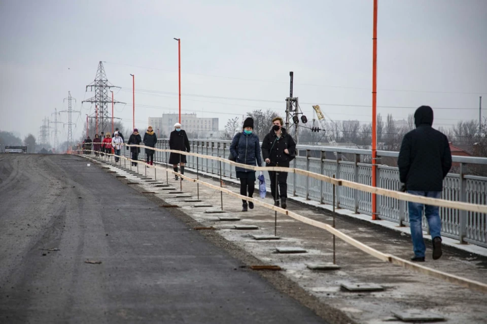 Пешеходное движение по мосту открыто. Фото: администрация Ростова
