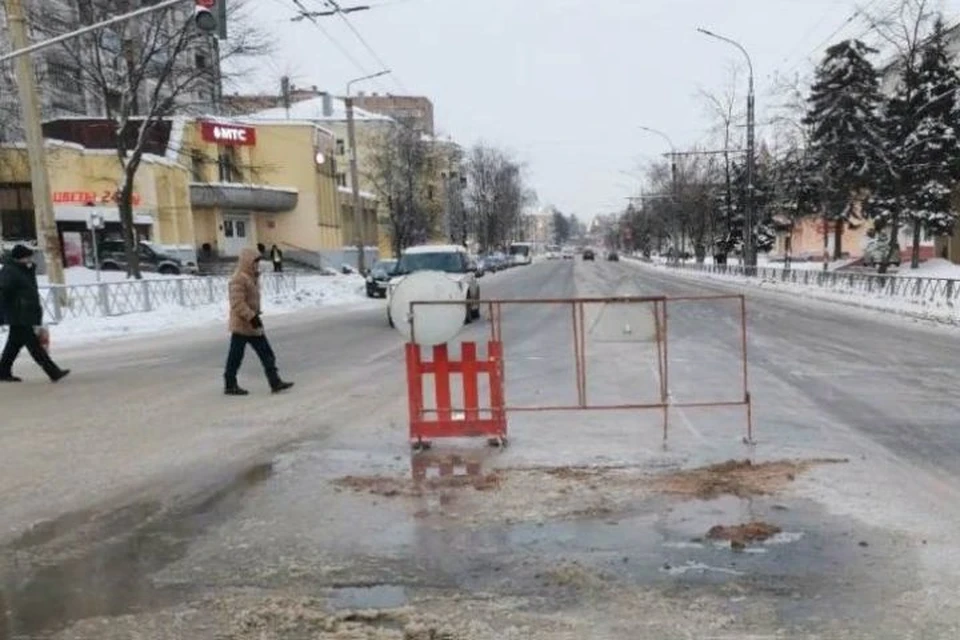 В центре Рыбинска прорвало водопроводную трубу. ФОТО: администрация Рыбинска