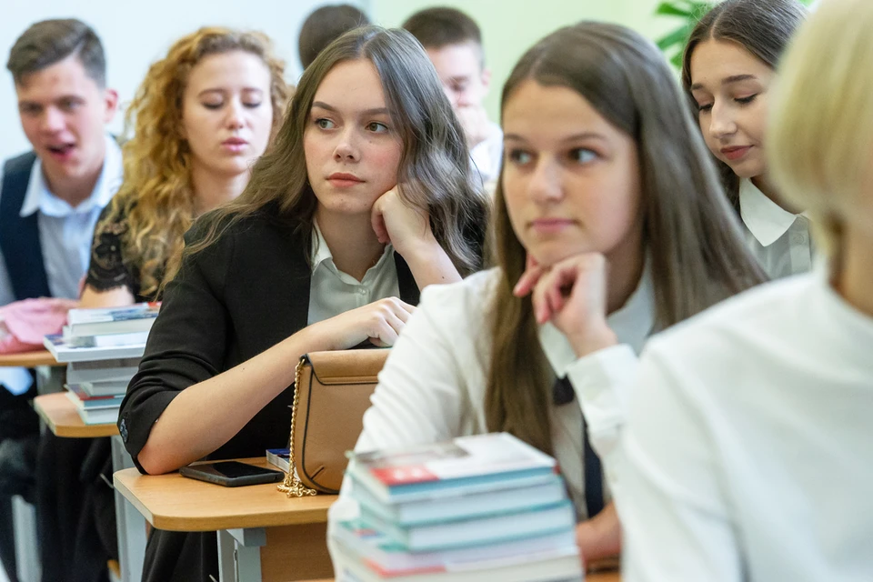 Ученики московских школ возвращаются на занятия.