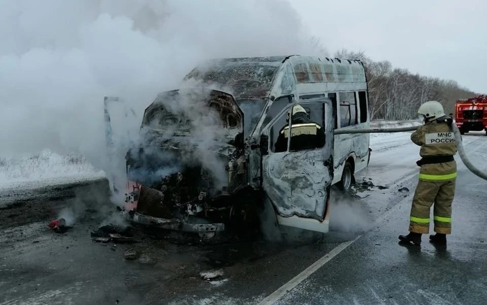 Автомобиль сгорел полностью. Фото: пресс-служба ГУ МЧС по Омской области