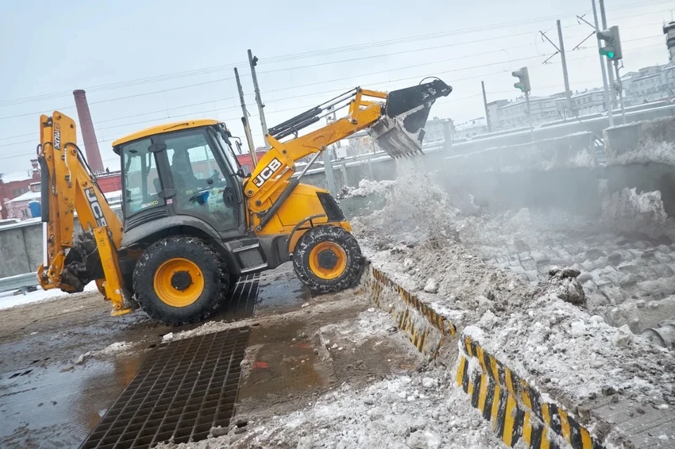 В комитете по благоустройству Санкт-Петербурга посетовали на нехватку новой снегоуборочной техники.
