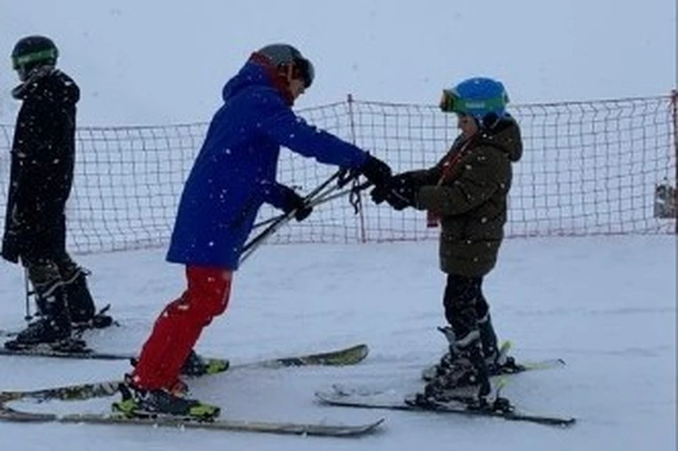 Учиться кататься 9-летний Руслан пошел не один Фото: Александра Андреева