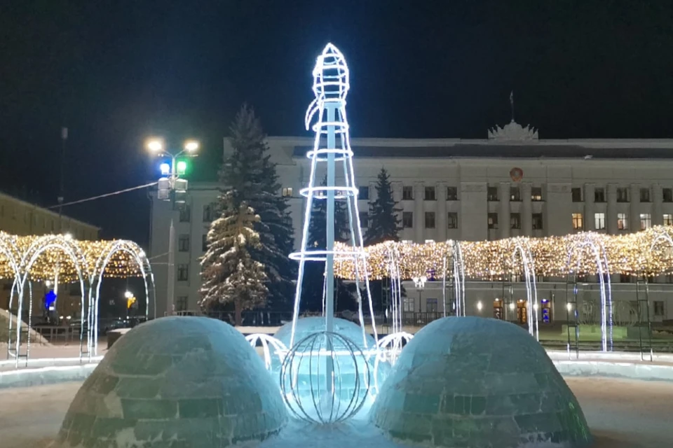 В 2020 году на украшение Театральной площади к Новому году выделили 23 миллиона рублей.