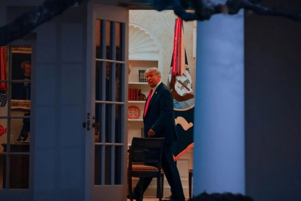 Дональд Трамп покинет Белый дом в восемь часов утра