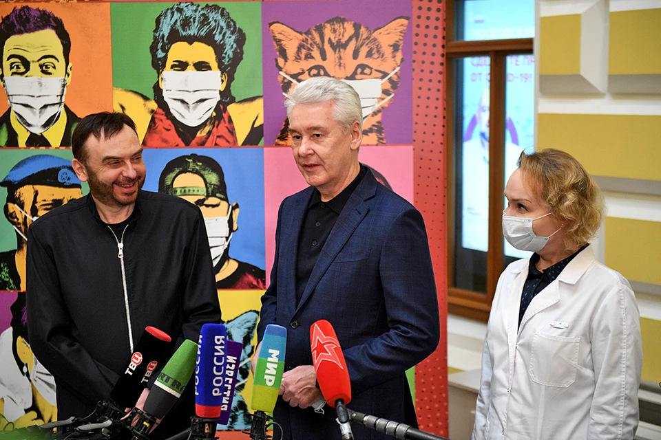 Сергей Собянин посетил мобильный пункт вакцинации, расположенный в театре «Геликон-Опера»