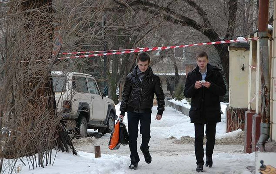 Сосульки коммунальщики должны сбивать по мере необходимости.