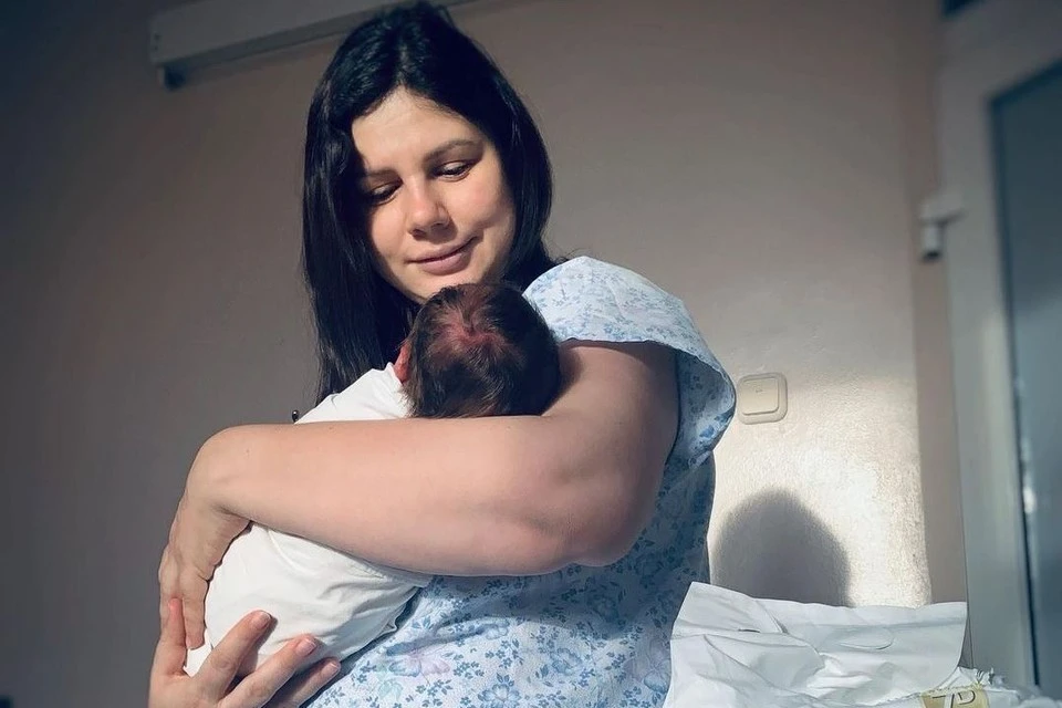 Марина Балмашева с новорожденной дочкой. Фото: instagram.com/marina_balmasheva