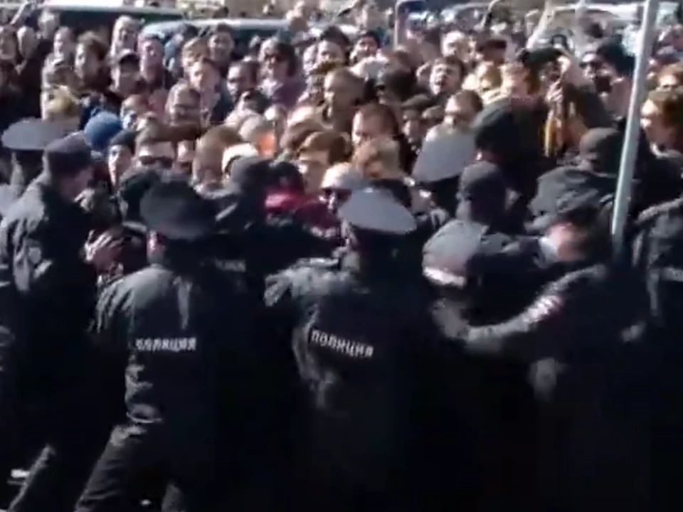 Активистам вменяли хулиганство за прорыв полицейского оцепления