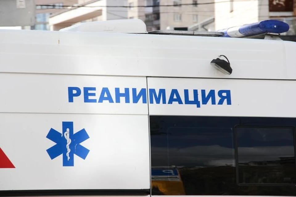 В ЧП на пороховом заводе пострадали три человека, их госпитализируют в больницу.