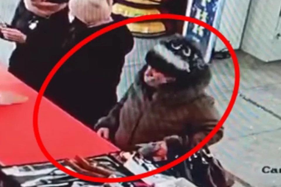 Личность женщины на видео из магазина в Усолье-Сибирском просят установить в МВД