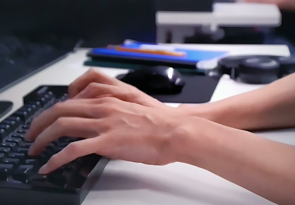 Россияне стали чаще ругаться матом в соцсетях после его запрета.