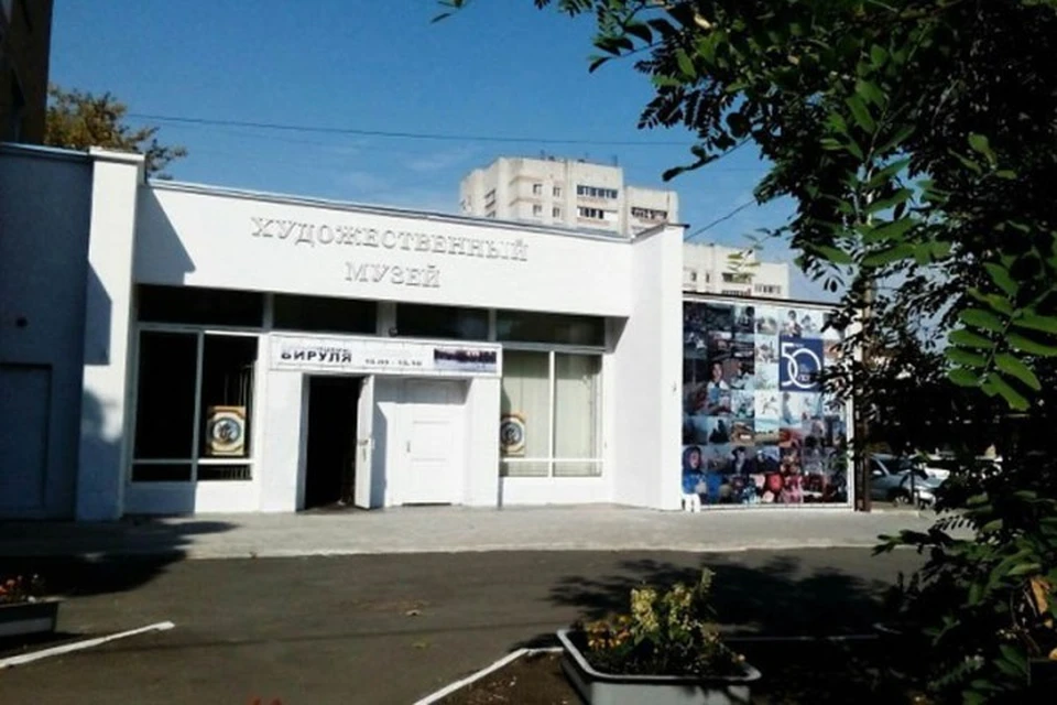 В Брянском областном художественном музее открылась выставка работ Николая Енина «Минувших лет живая память…». Фото: Брянский художественный музей.
