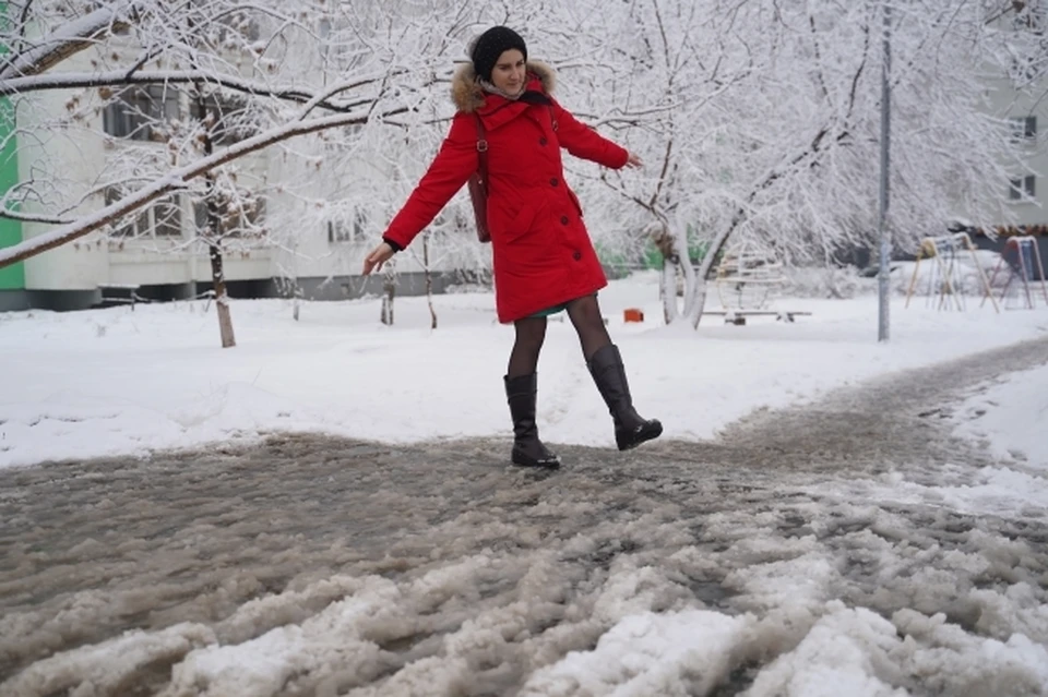 Начало недели принесет в Крым мокрый снег и сильный ветер.