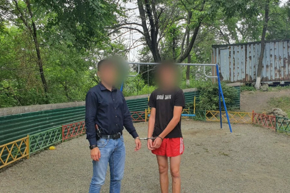 Юный грабитель из Находки на месте преступления. Фото: пресс-служба ОМВД России по городу Находке