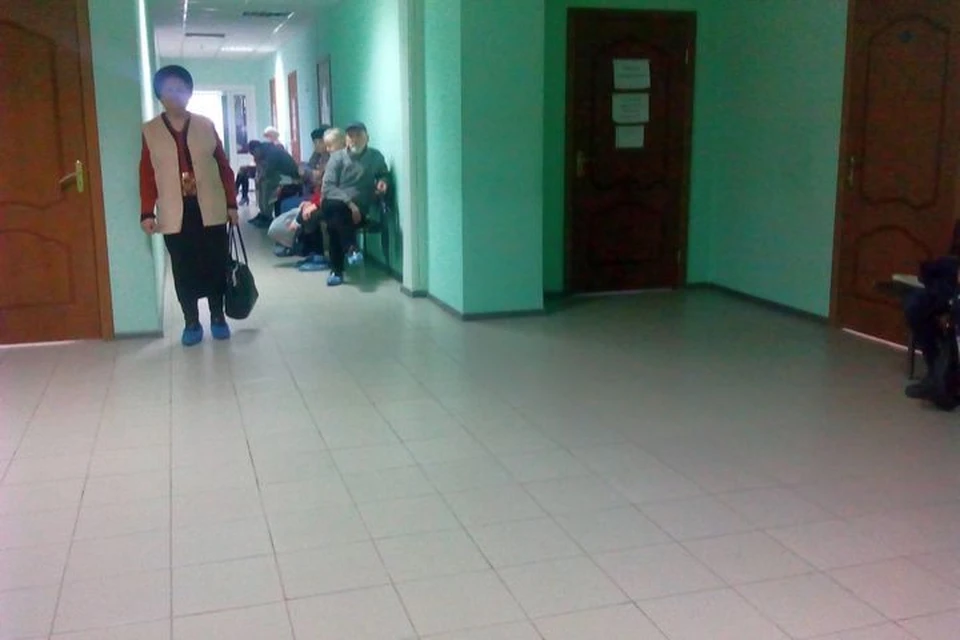 Схемы лечения включают противовирусную, жаропонижающую и антикоагулянтную терапию, применение антибиотиков