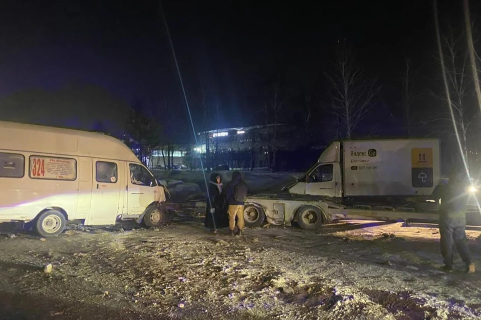 В Новосибирске произошло ДТП с участием двух грузовиков и микроавтобуса. Фото: Госавтоинспекция по Новосибирску