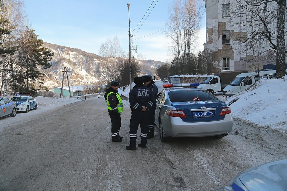 Госавтоинспекторы смогли помочь замёрзшим женщинам