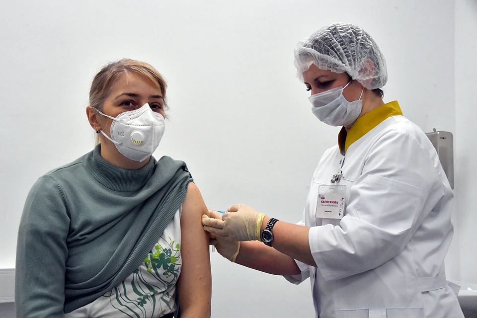 В России с 18 января началась широкомасштабная вакцинация от COVID-19. Получить двухфазовую прививку «Спутник V» может любой желающий