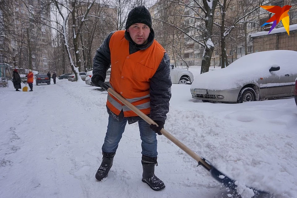 За уборку снега во дворах многоквартирных домов ответственны управляющие компании.
