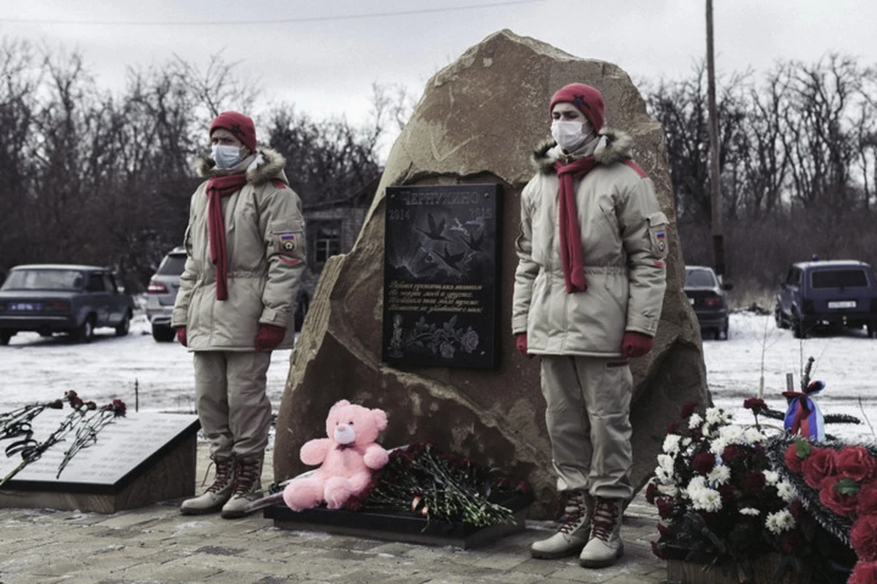 Митинг прошел возле памятного знака защитникам и мирным жителям, погибшим в 2014-2015 годах. Фото: vk.com/mrespublika