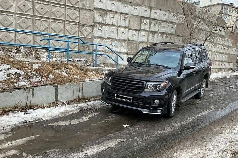 Метод парковки внедорожника вызвал много вопросов.