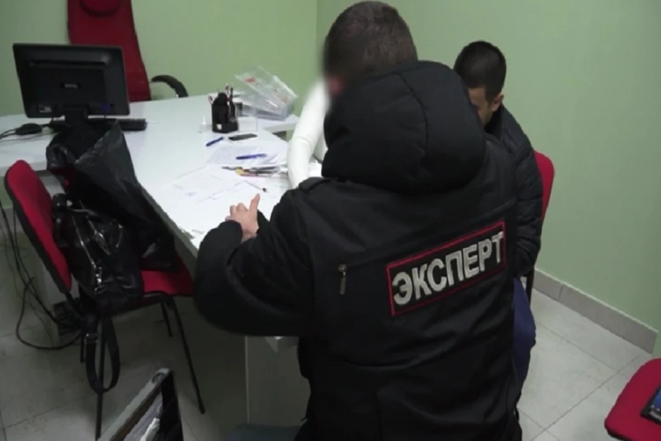 Подозреваемых задержали при попытке заключения сделки. Фото: пресс-служба ГУ МВД по Ростовской области