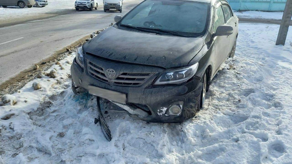 На первый взгляд, "Тойота" повреждена несильно.