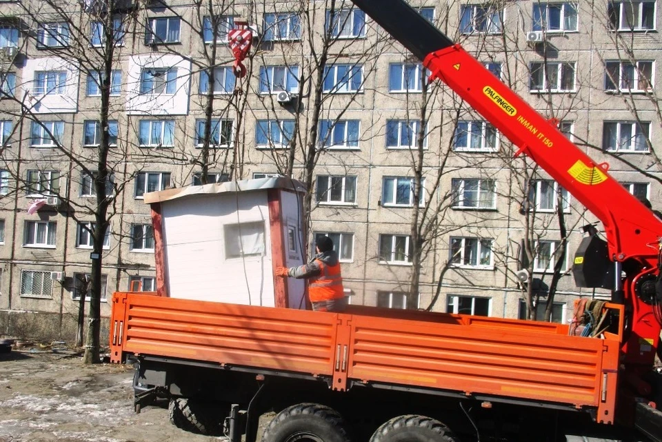 Две незаконные автостоянки были демонтированны в Первореченском районе Владивостока. Фото: АТУ Первореченского района