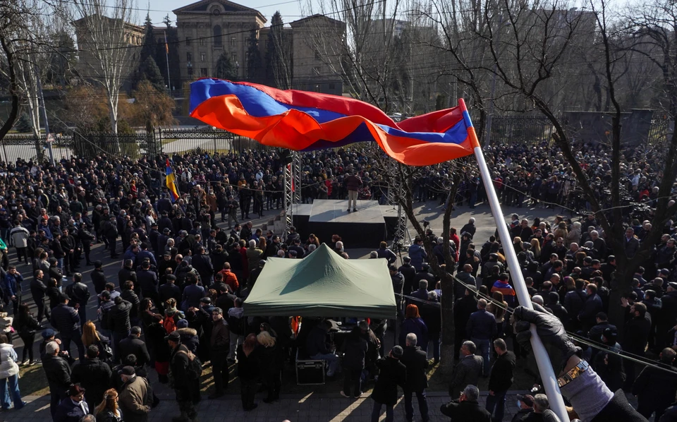 В Ереване на два митинга собираются сторонники и противники Пашиняна