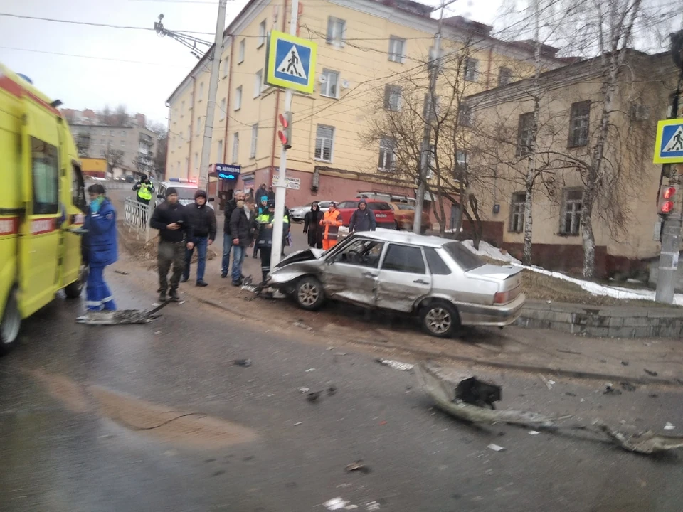 Трое взрослых и ребенок пострадали в ДТП на Витебском шоссе в Смоленске. Фото: Геннадий Костюченко.