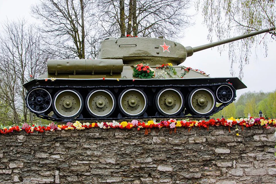 Танк Т-34 в Нарве является единственным сохранившимся на территории Эстонии танком-памятником