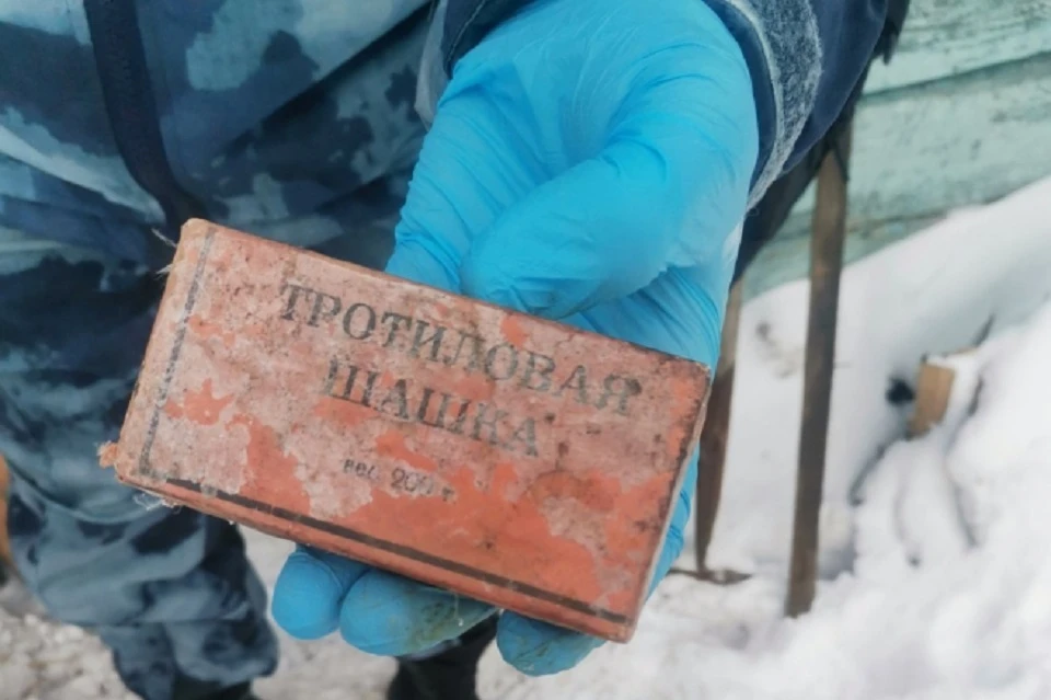 Тротиловую шашку под крышей надворной постройки нашел житель Иркутской области