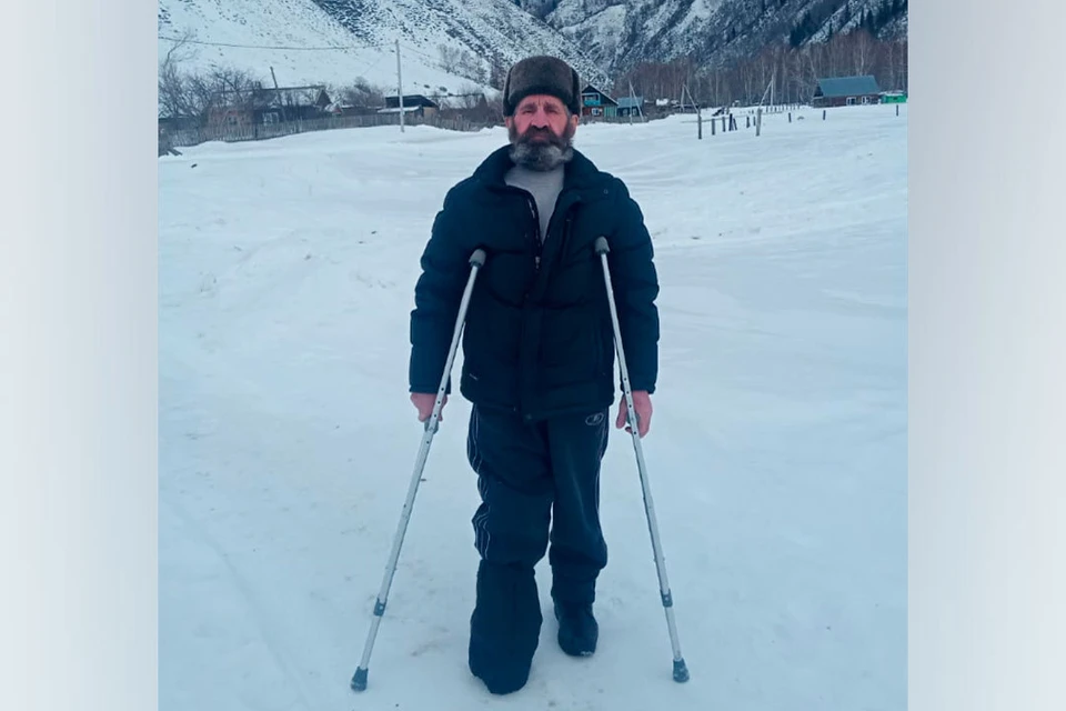 Геннадий Куликов отправился в горы, чтобы подыскать места для тебеневки. Фото Андрея Куликова.