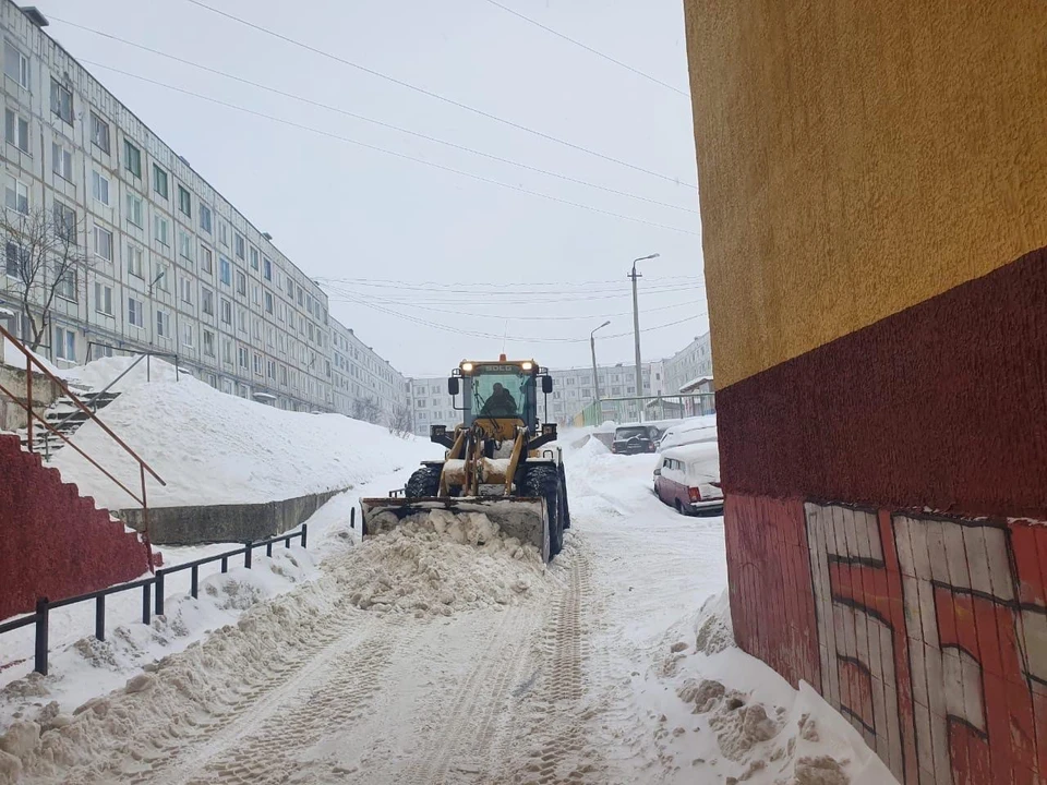 В Мурманской области продолжают бороться с последствиями снегопадов. Фото: правительство Мурманской области