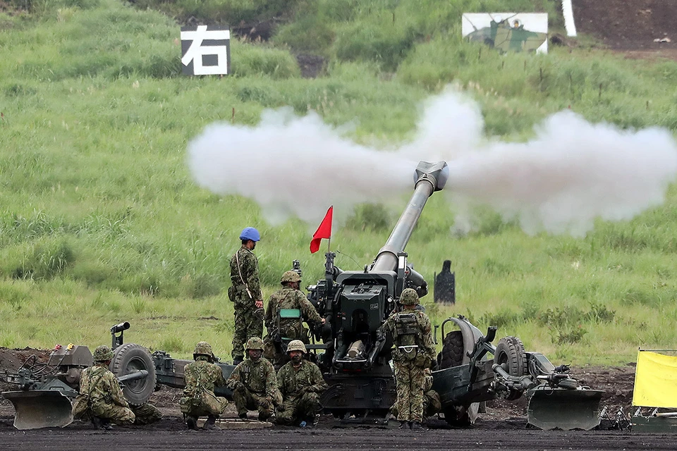 Японские артиллеристы во время учений, лето 2019 г.