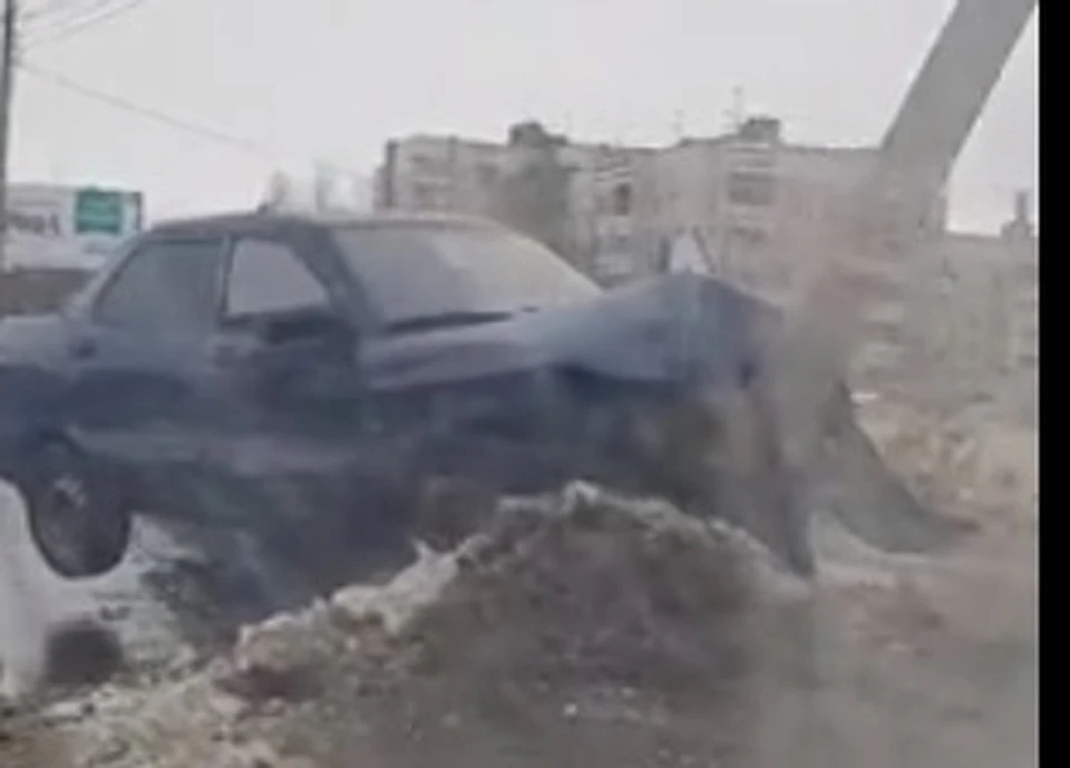 Автомобиль разбит, водитель госпитализирован