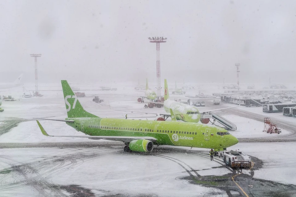 Самолет экстренно вернулся в новосибирский аэропорт, спустя 20 минут после взлета.